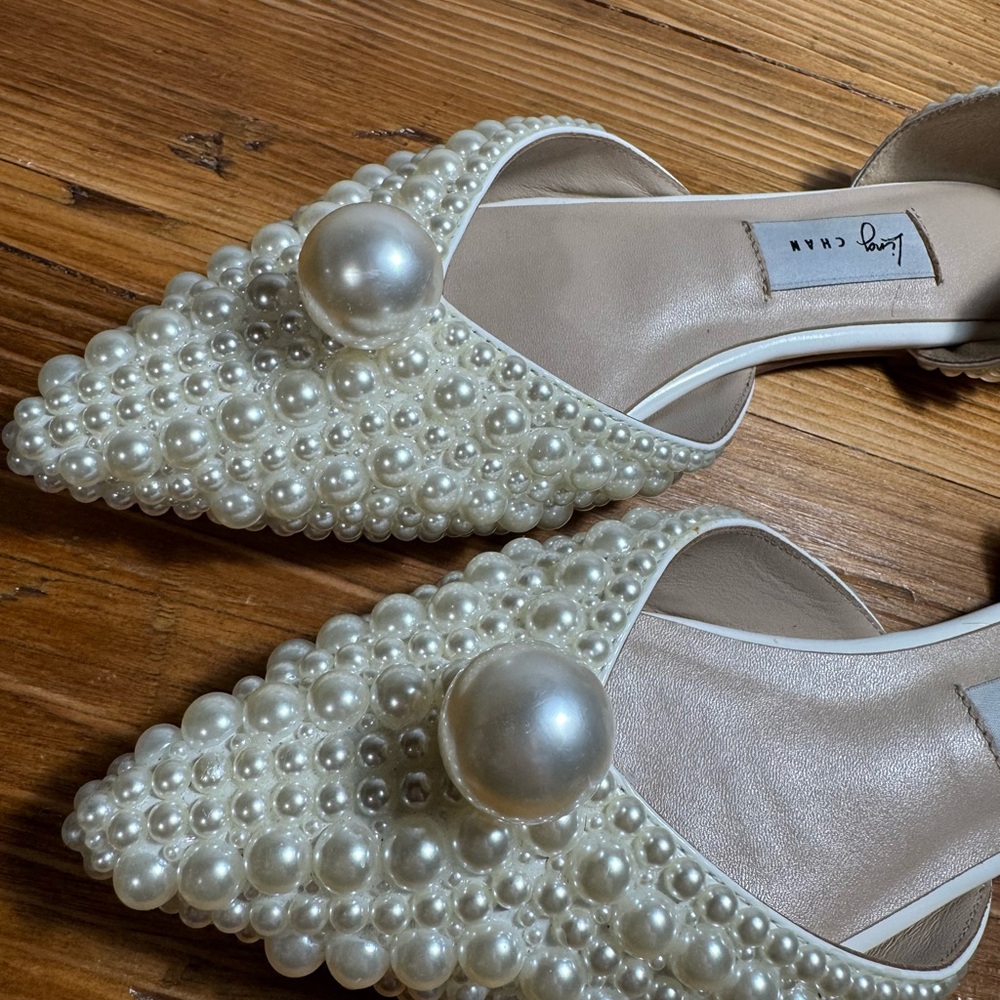 Elegant Pearl-Embellished Cream Flats - Picture 6 of 15